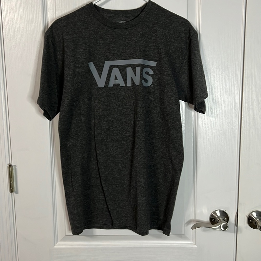 NWOT dark grey Heather VANS T- shirt, size medium.